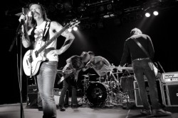 Eagles_of_Death_Metal_on_stage_at_the_Commodore_Ballroom_July_20th_2009